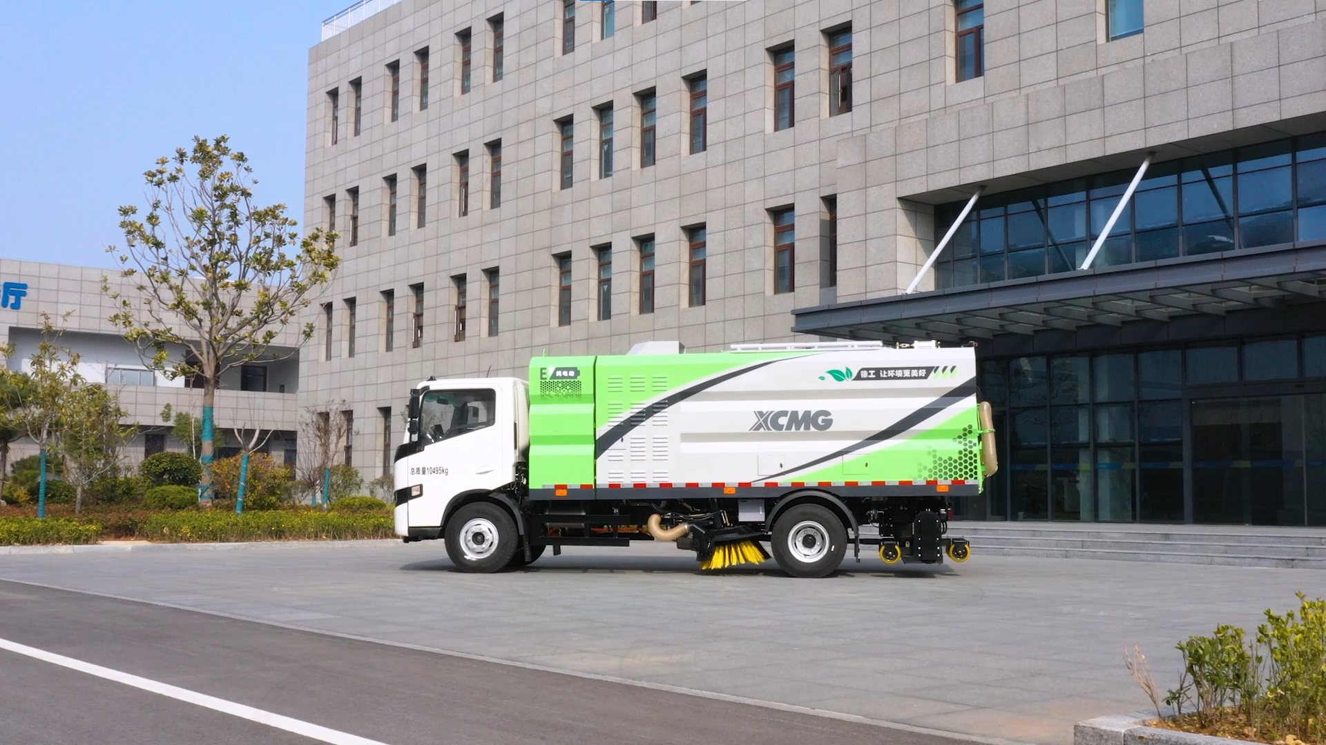 【新品抢先看】无惧灰尘挑战，徐工干湿两用吸尘车强势来袭！